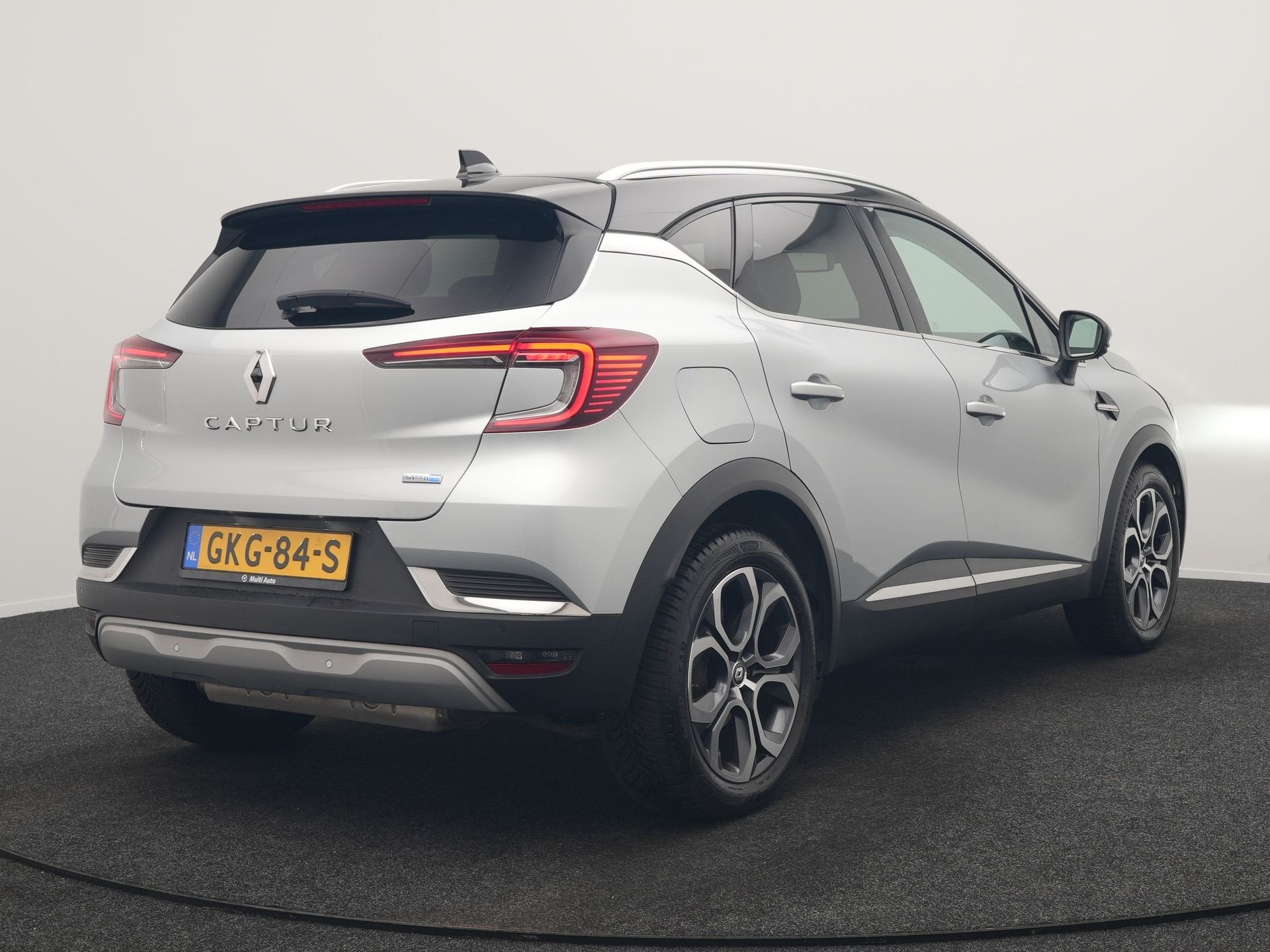 Renault Captur 1.6 E-Tech PHEV Intens 160pk | Camera | Apple, Automatische klimaatregeling, Gebruikt, 4 cilinders, Plug-in hybride
