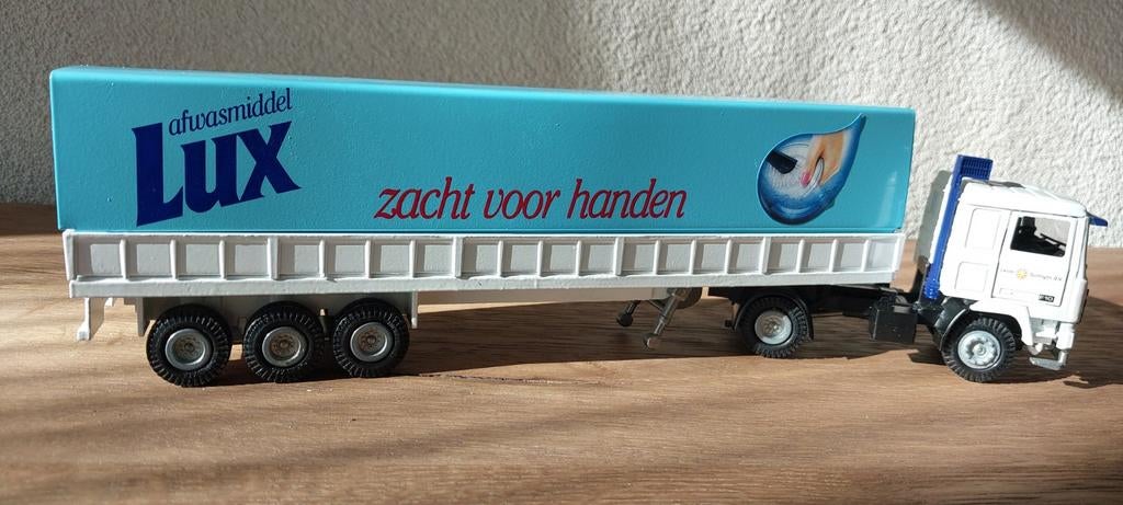Volvo F10 truck met Lux / Sunlight oplegger, Hobby en Vrije tijd, Modelauto's | 1:50, Ophalen of Verzenden, Bus of Vrachtwagen