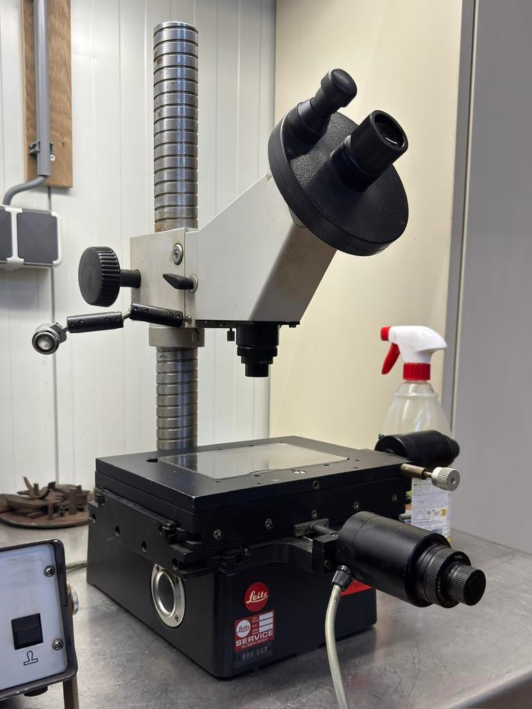 Leitz meetmicroscoop, Ophalen