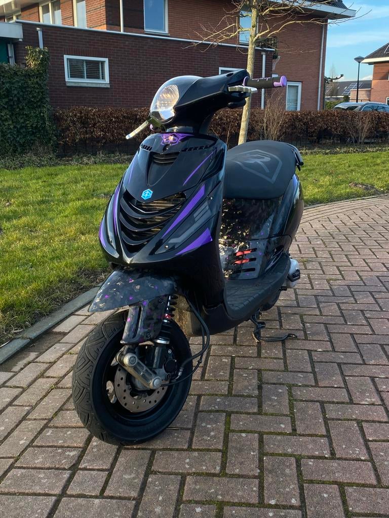 Piaggio Zip sp h2o - Zwart/Paars - Goed onderhouden, Fietsen en Brommers, Ophalen, Gebruikt, Overige typen, Piaggio