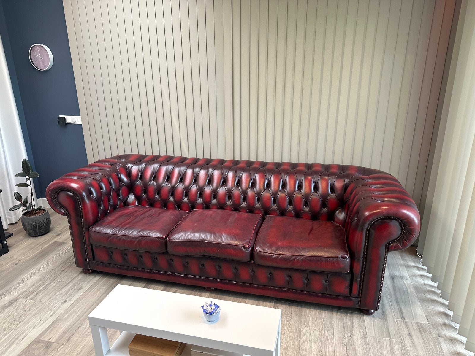 Originele Chesterfield bank bordeaux rood, Ophalen, Gebruikt, Driepersoons, Rechte bank