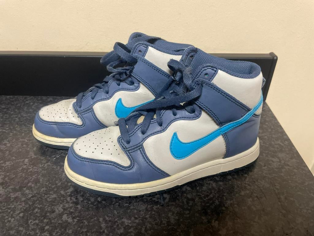 Nike air jordan, maat 32 (blauw-wit), Jongen of Meisje, Schoenen, Ophalen of Verzenden, Zo goed als nieuw