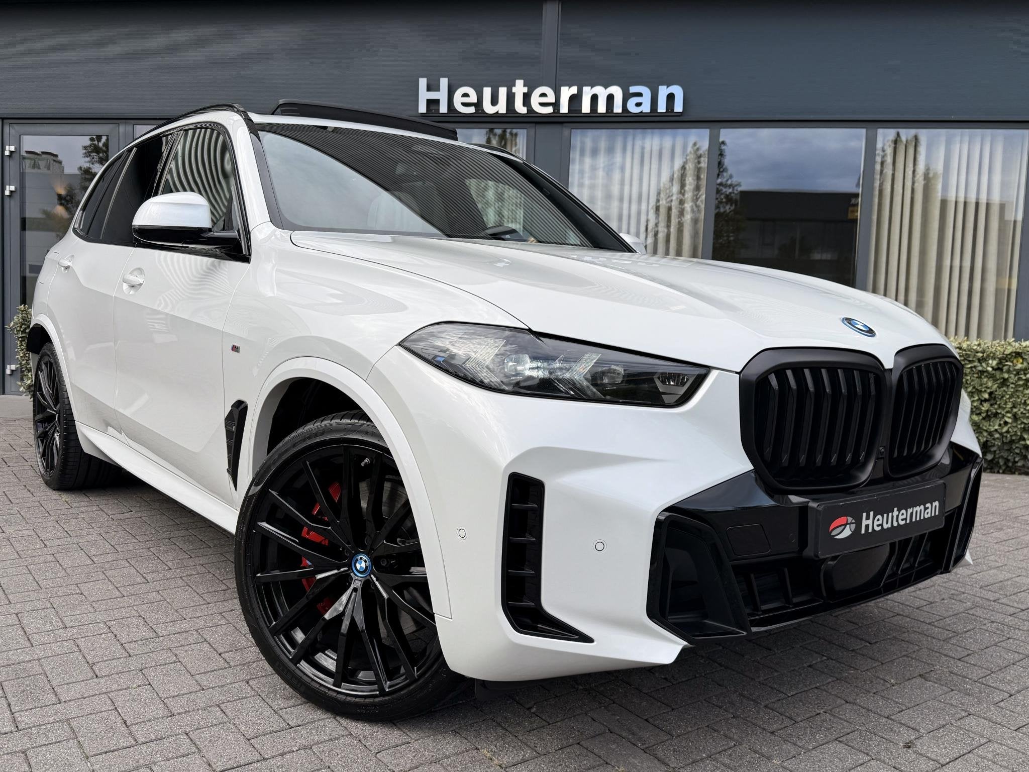BMW X5 xDrive50e M Sport/Comfortzetels/Pano/, Gebruikt, 2395 kg, Automatische klimaatregeling, Wit