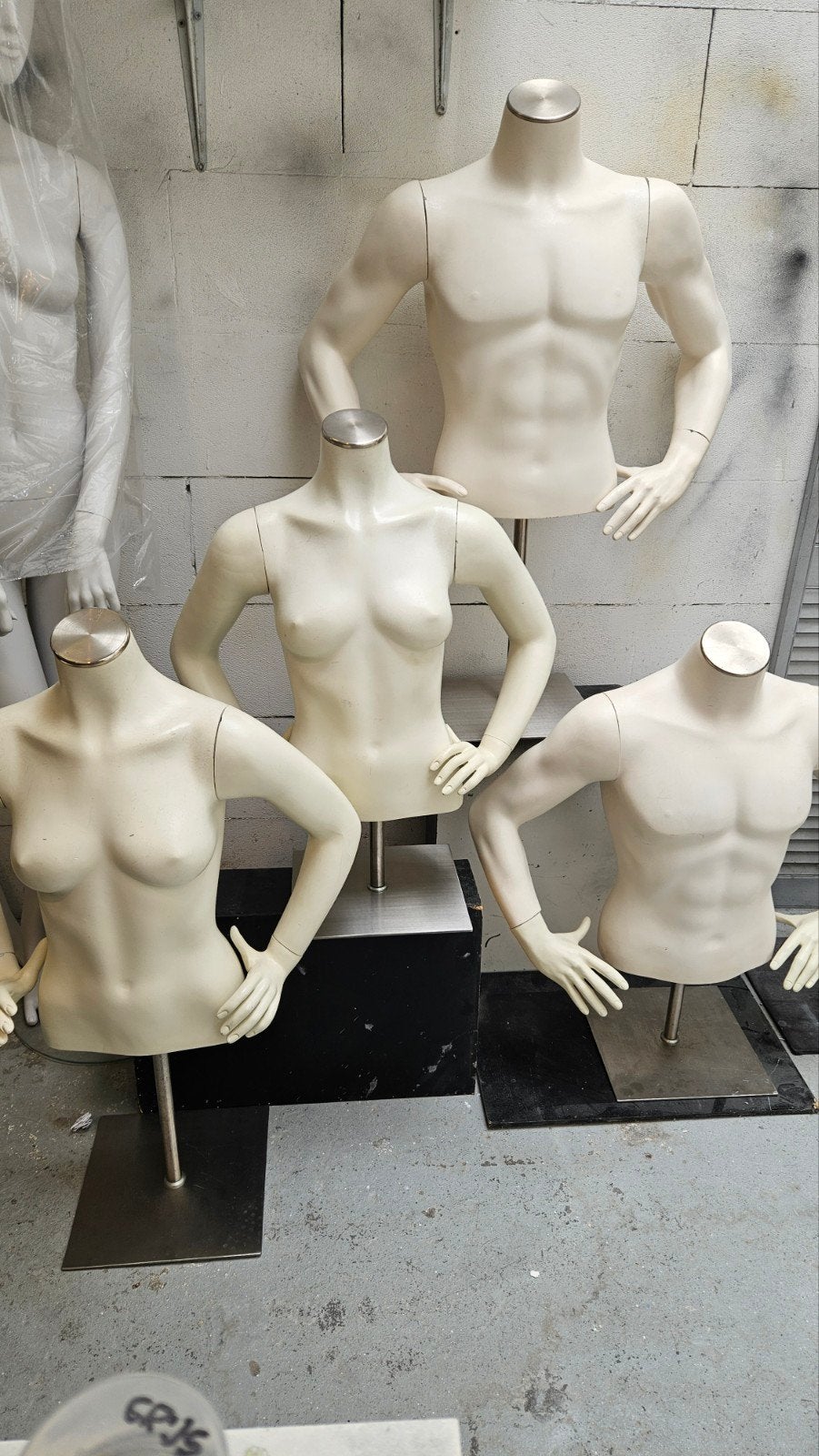 Witte Dames heren torso s, Ophalen