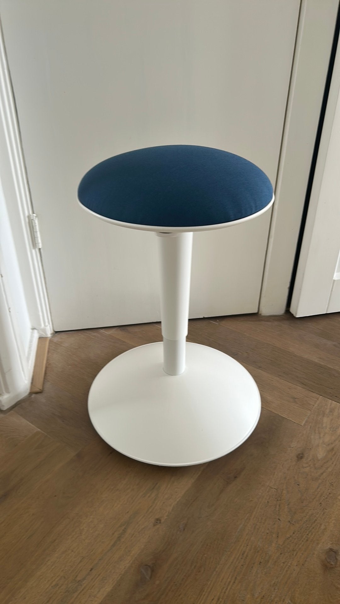 Standing chair Nilserik (IKEA), Ophalen, Zo goed als nieuw, Hout