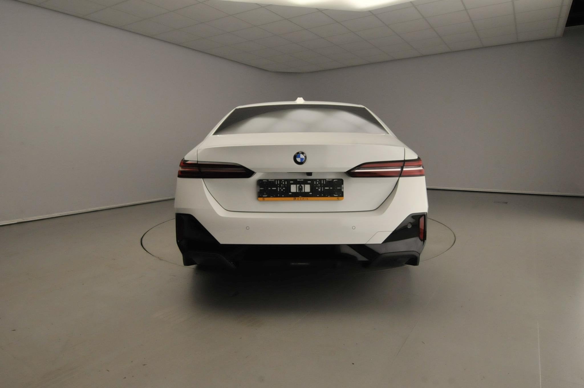 BMW 5 Serie Sedan 520d | M-Sportpakket | LED | HUD | Active, Auto's, Automaat, Dealer onderhouden, 4 cilinders, Wit