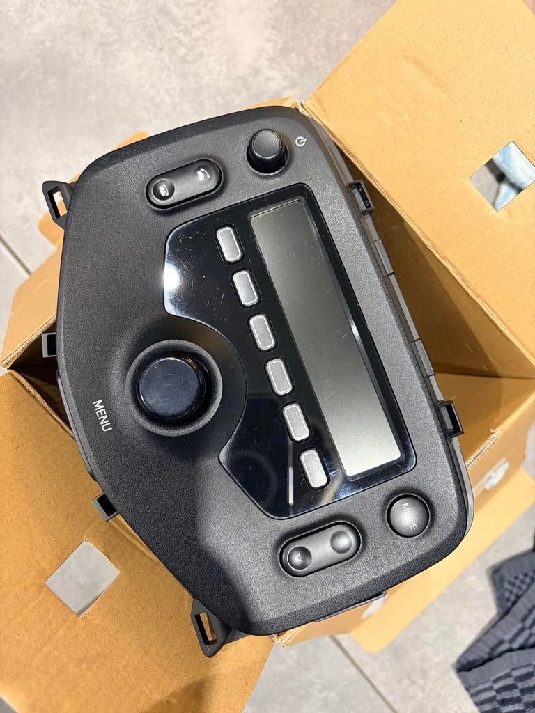 Autoradio voor Peugeot 108, Toyota Aygo of Citroën C1, Ophalen of Verzenden, Gebruikt