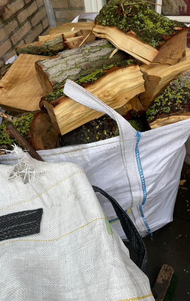 Gekloofd vers hout - brandhout/haardhout, Minder dan 3 m³, Ophalen