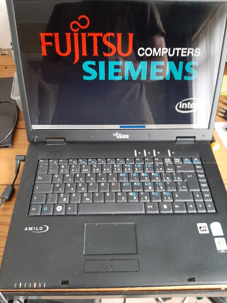 Vintage laptopFujitsu siemens, Ophalen, Gebruikt