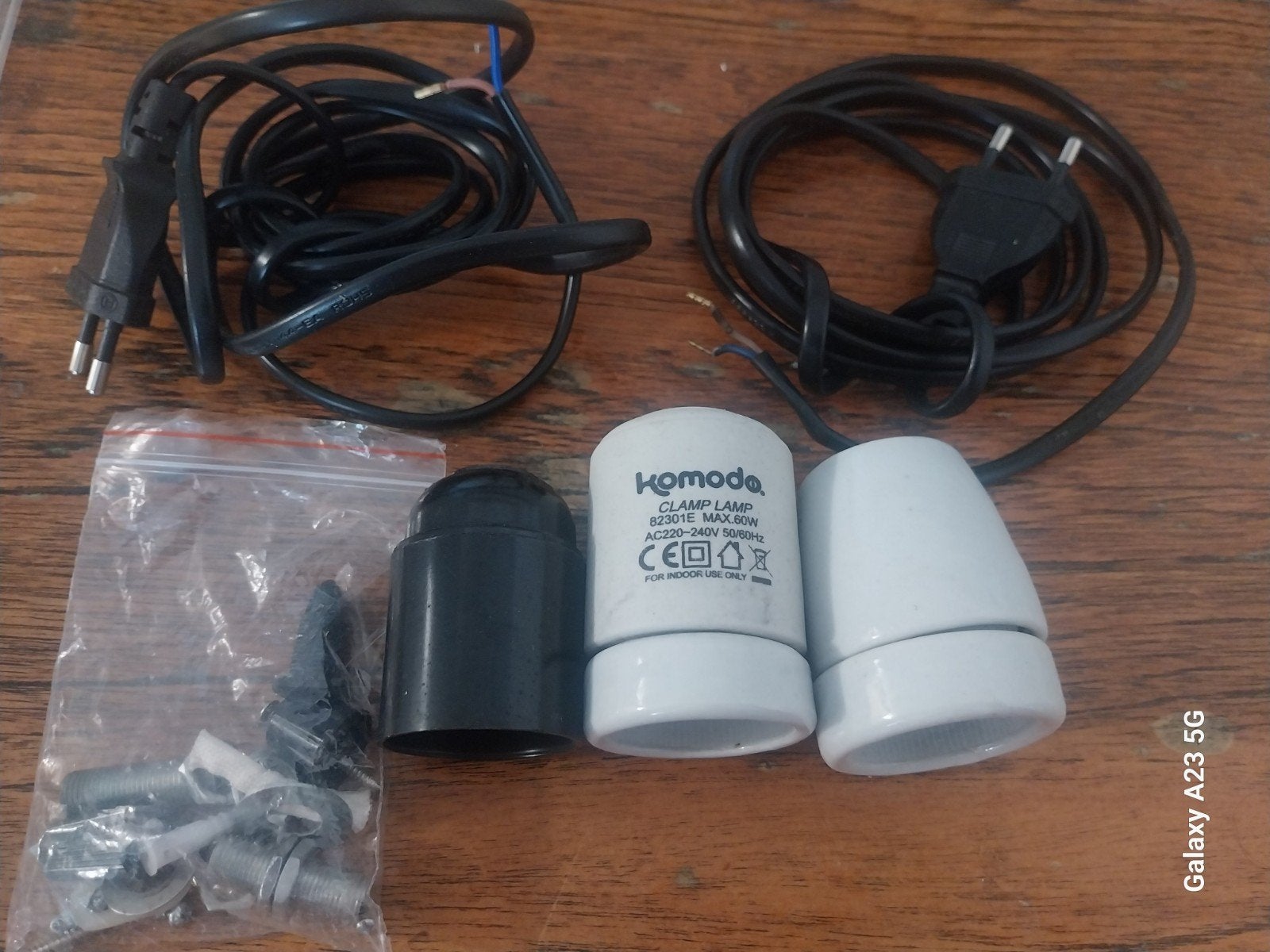 Komodo Clamp Lamp B2301E E27 fitting (+2 fittings), Ophalen, Komodo, Onbekend, Zo goed als nieuw