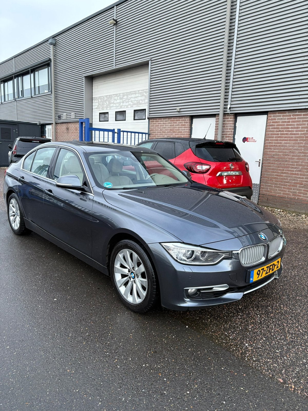 BMW 3-Serie 2.0IX 320 135KW Aut8 (f30) 2012 Grijs, Auto's, BMW, Navigatiesysteem, Achterwielaandrijving, Beige, 4 cilinders
