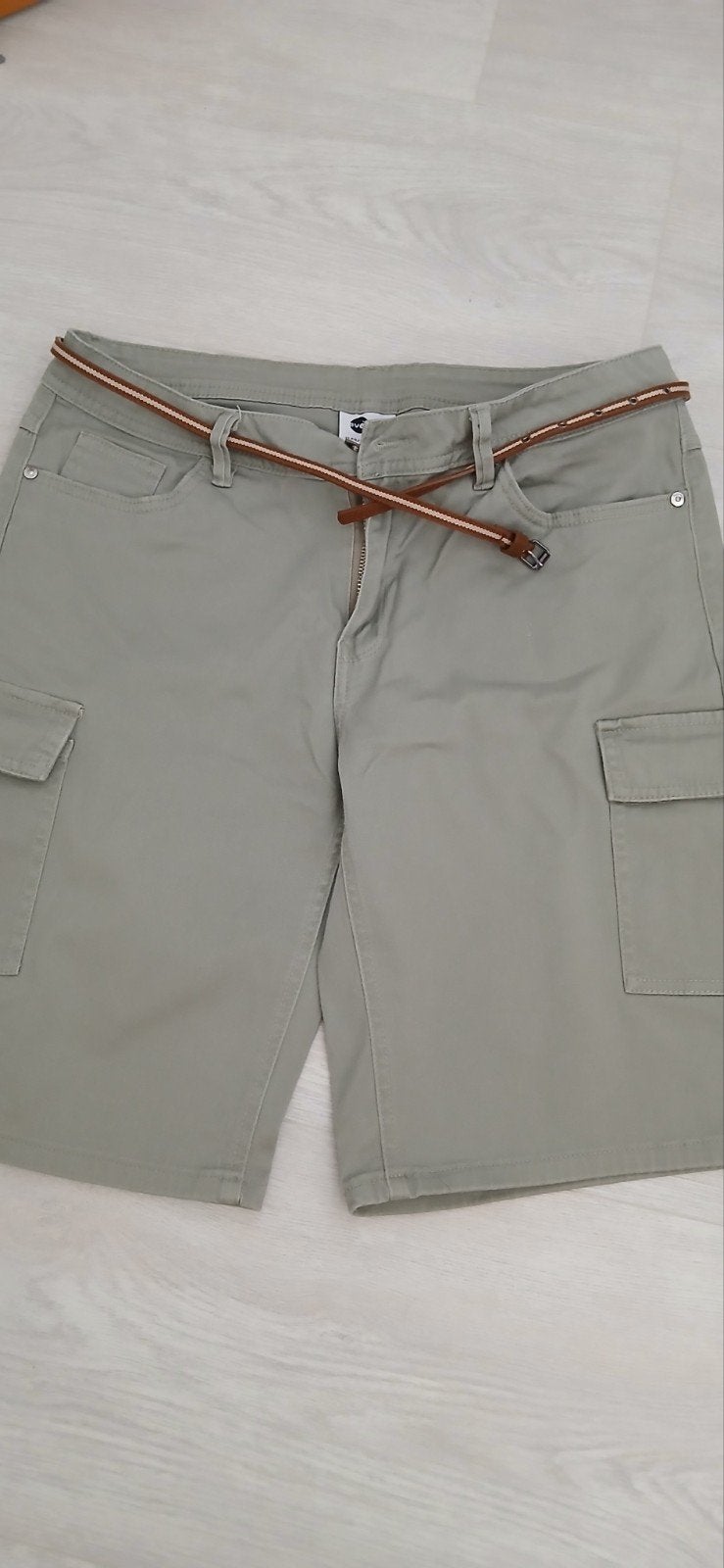 Leuke cargo groene bermuda mt 42, Ophalen of Verzenden, Zo goed als nieuw, Groen