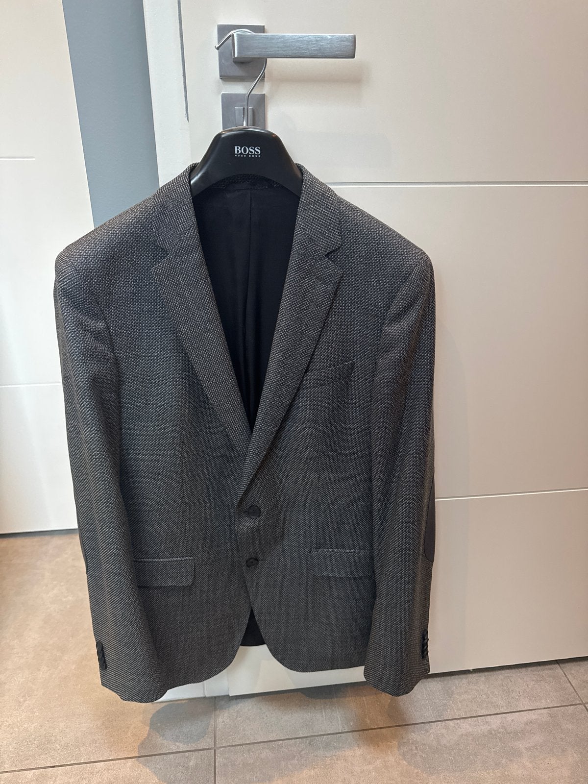 Hugo Boss colbert grijs maat 98, Kleding | Heren, Ophalen of Verzenden, Zo goed als nieuw, Maat 52/54 (L), Grijs