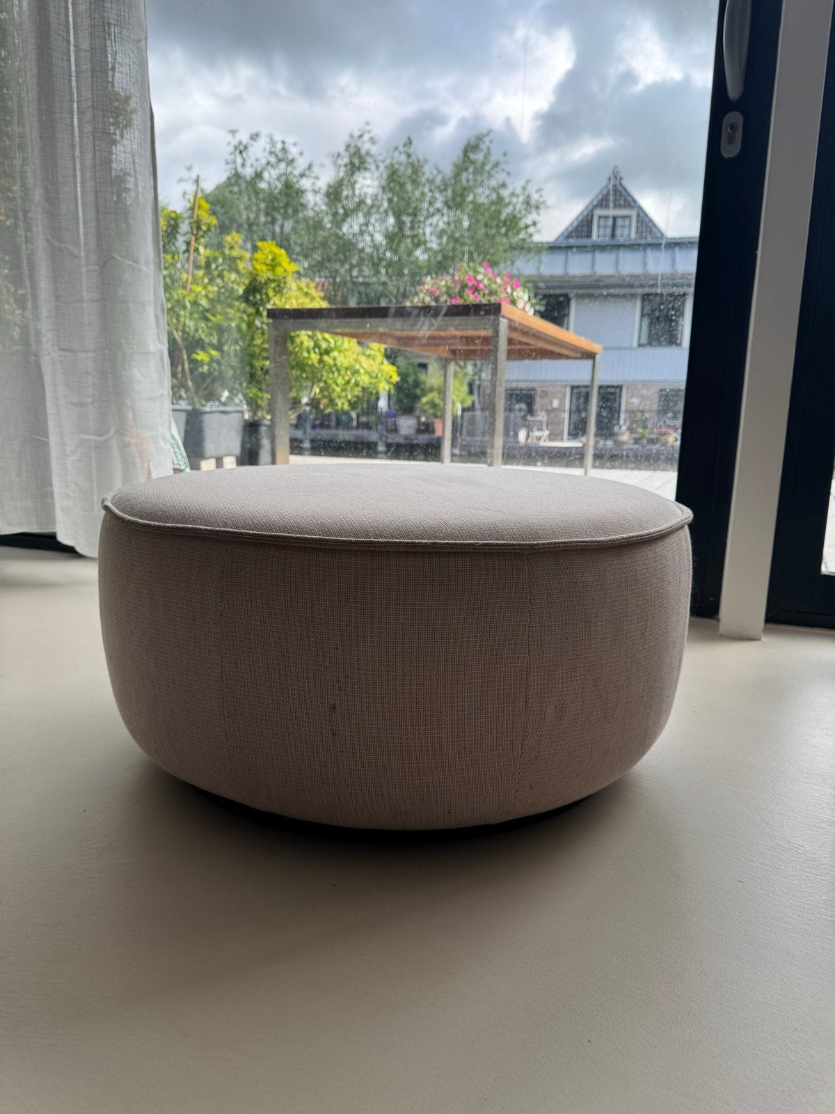 Vitra Ronde poef/voetenbank, Huis en Inrichting, Banken | Voetenbanken en Poefen, Ophalen, Rond, Minder dan 50 cm, Zo goed als nieuw
