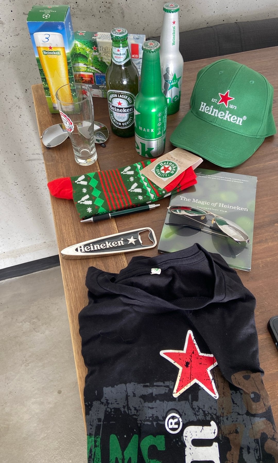 Heineken verzameling nieuw bril opener pen pet sokken, Verzamelen, Biermerken, Ophalen of Verzenden, Zo goed als nieuw, Flesopener