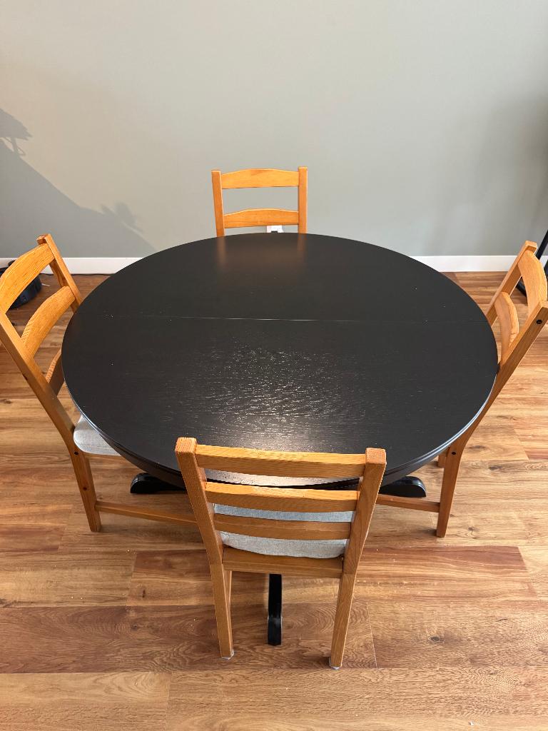 IKEA INGARORP uitschuifbaar rond/ovaal eettafel zwart, Huis en Inrichting, Tafels | Eettafels, Ophalen, Gebruikt, Klassiek, Rond