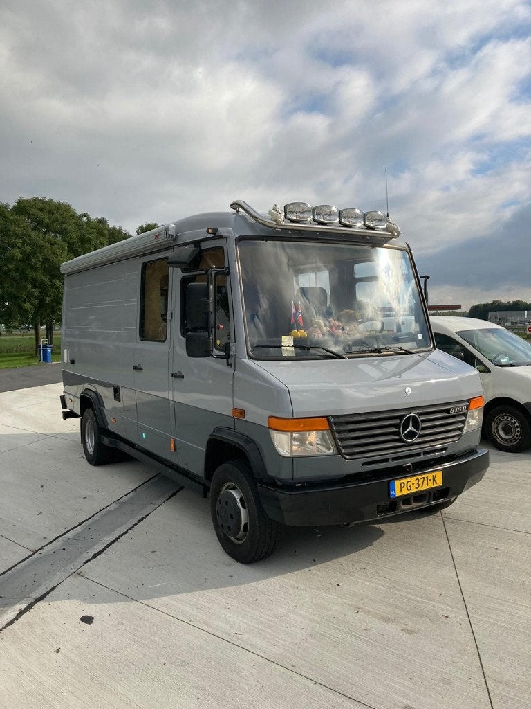 Onverwoestbare Mercedes 815, Caravans en Kamperen, Campers, Buscamper of Camperbus, Tot en met 3, Particulier, Hagelvast dak