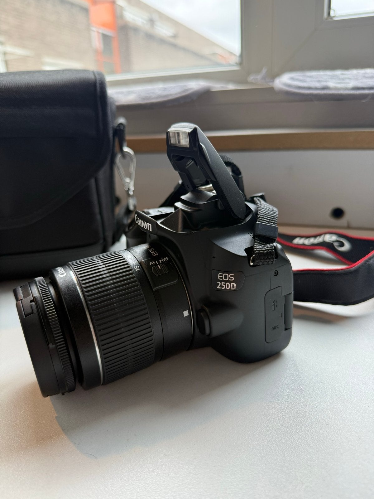 Canon EOS 250D spiegelreflexcamera - Zo goed als nieuw, Audio, Tv en Foto, Spiegelreflex, Canon, Ophalen of Verzenden, Zo goed als nieuw