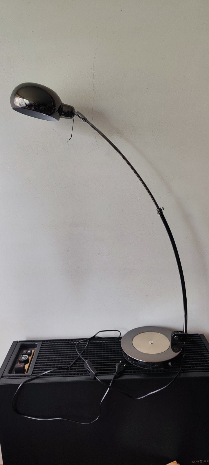 Draaibare antracietgrijze verchroomde uitschuifbare stalamp, Huis en Inrichting, Lampen | Vloerlampen, Ophalen, Zo goed als nieuw