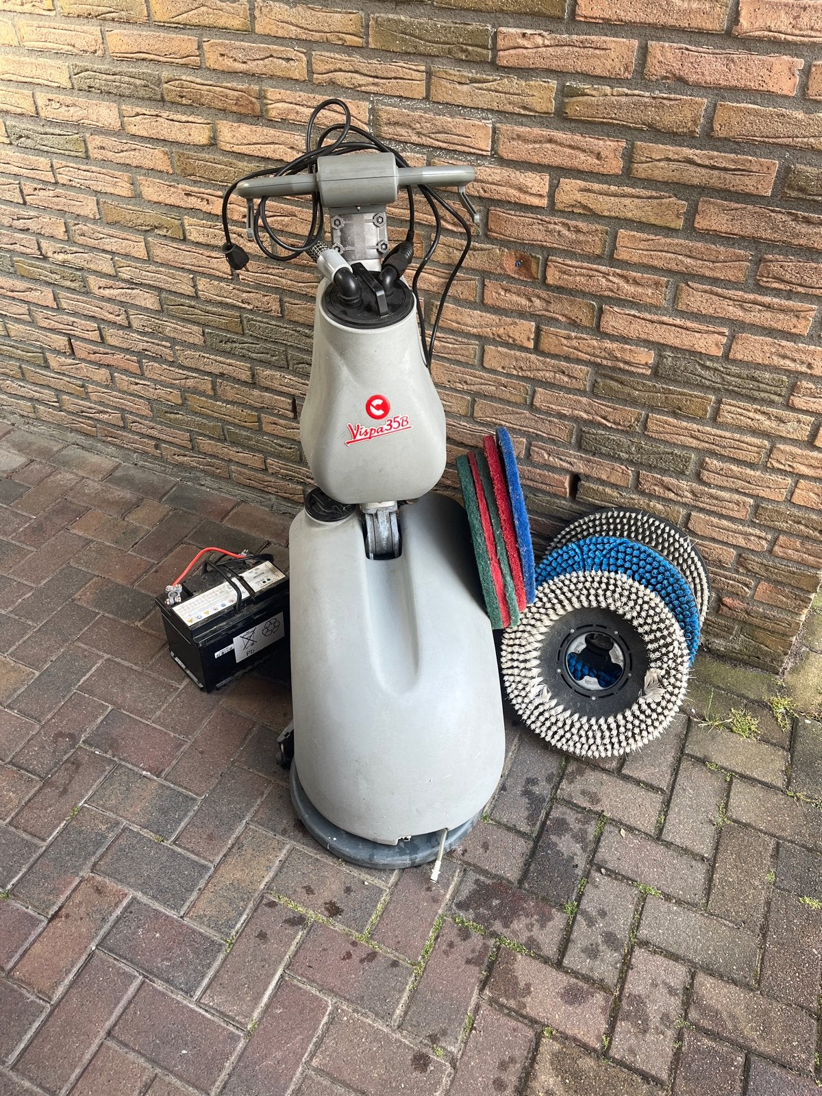 Vispa 35B Schrobmachine met Accu en Borstels, Ophalen, Gebruikt, Schrobmachine