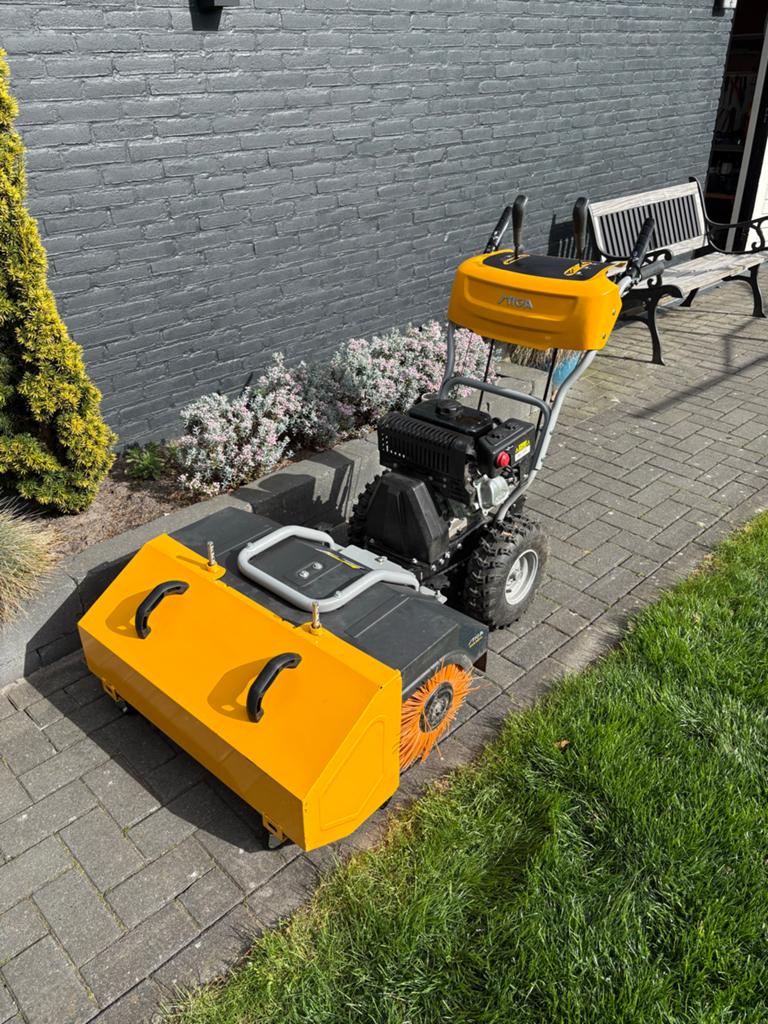 Stiga SWS 800 G Veegmachine te koop / te huur, Ophalen of Verzenden, Zo goed als nieuw