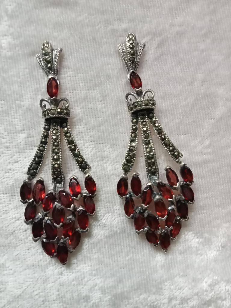 Prachtige Lange Zilveren Oorstekers - Granaten en Markesiet, Sieraden, Tassen en Uiterlijk, Antieke sieraden, Verzenden, Zilver