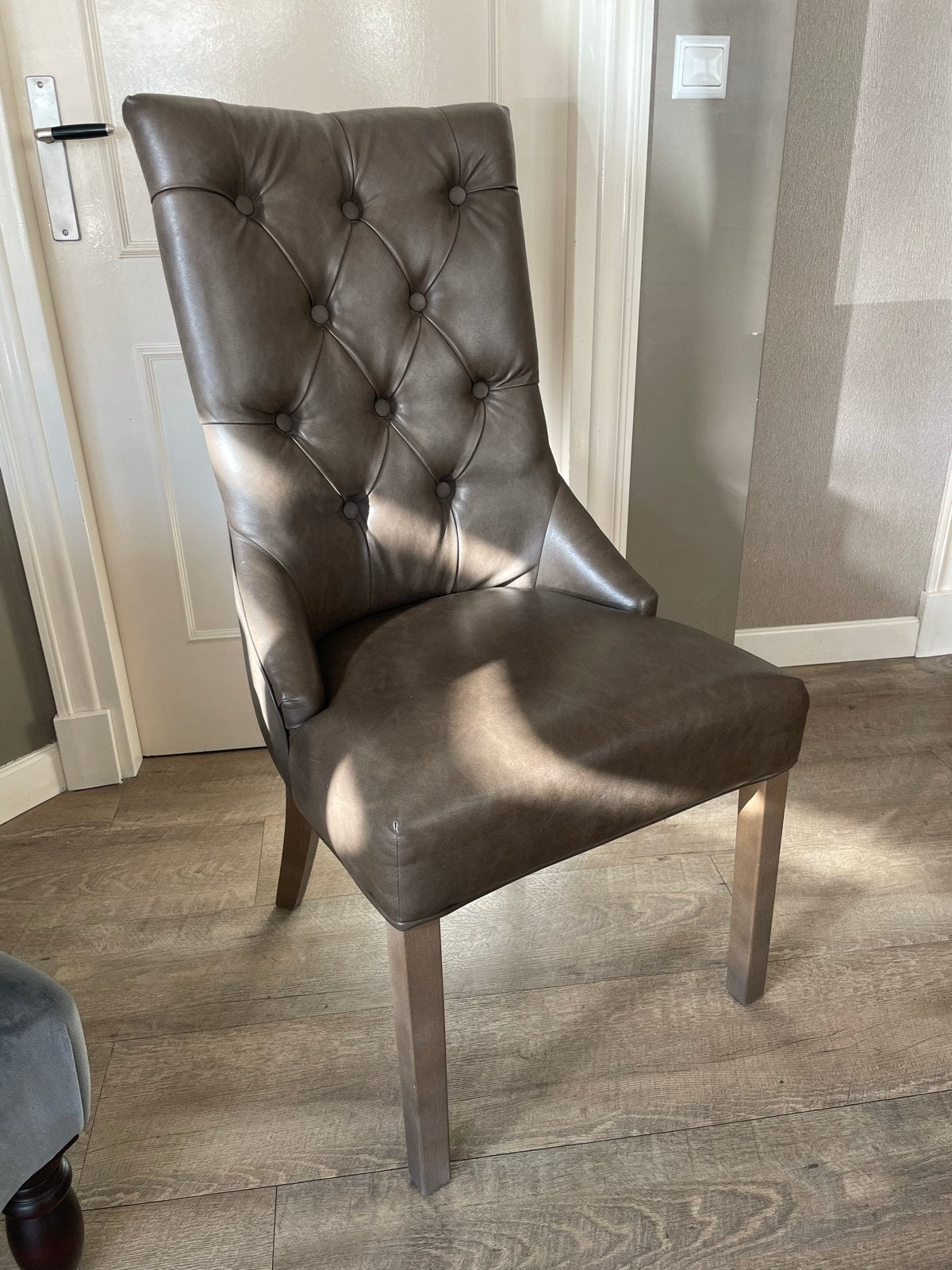 Luxe Eetkamerstoel bruin Leer met Knopen, Huis en Inrichting, Ophalen, Bruin, Leer, Vijf, Zes of meer stoelen
