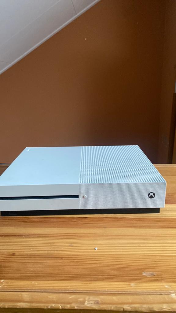 Xbox one s, Spelcomputers en Games, Spelcomputers | Xbox One, Ophalen, Zo goed als nieuw, 500 GB, Met 2 controllers
