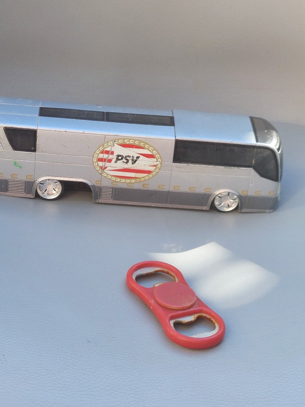 Maisto PSV Bus Model - Zilverkleurig, Overige merken, 1:50 of kleiner, Overige typen, Ophalen of Verzenden