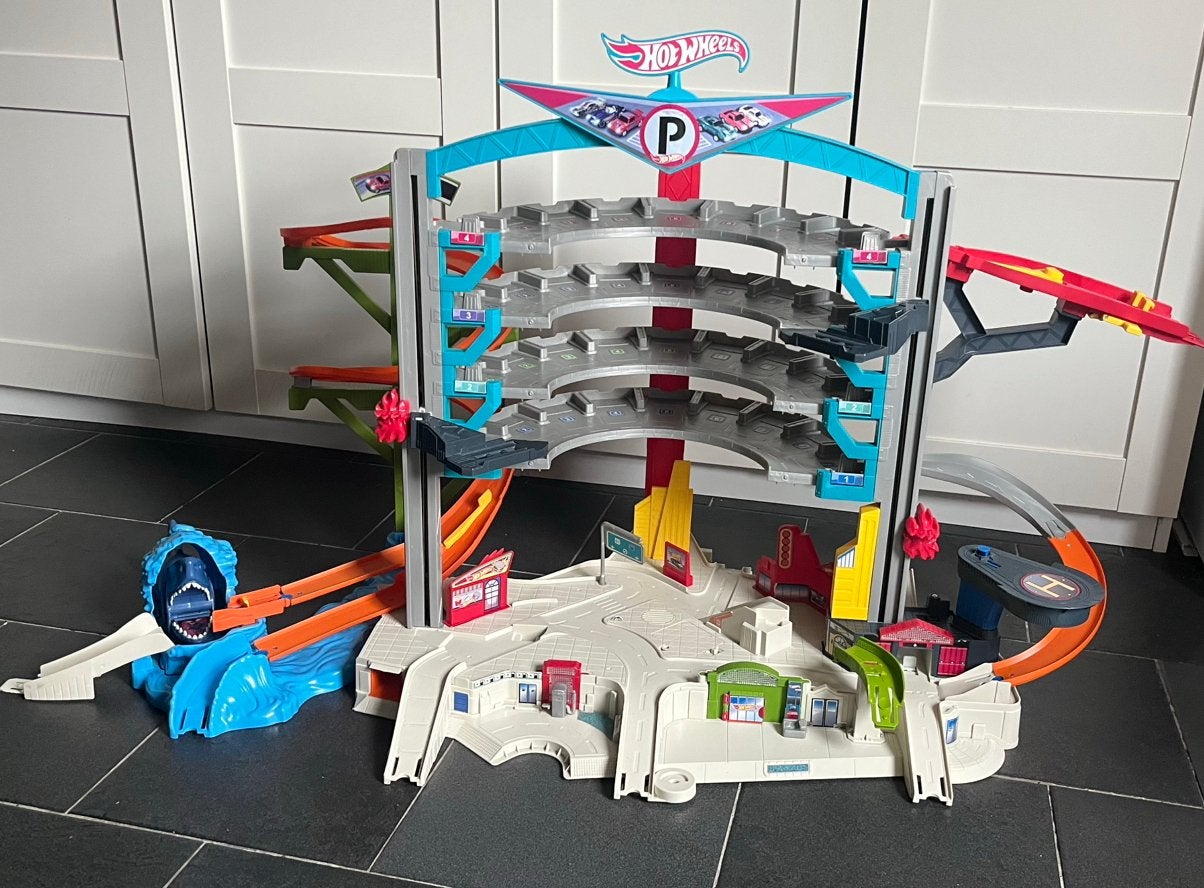 Hot Wheels Ultimate Garage CMP80 + helikopter & extra banen, Kinderen en Baby's, Ophalen, Onderdelen, Zo goed als nieuw, Hot Wheels