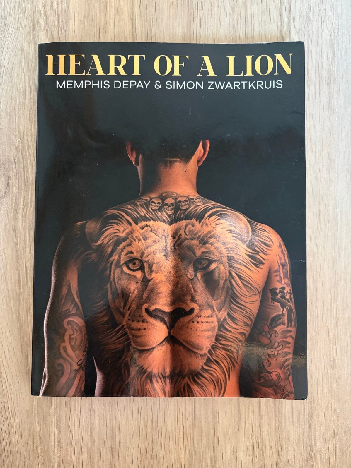 Heart of a Lion - Memphis Depay & Simon Zwartkruis, Boeken, Ophalen of Verzenden, Zo goed als nieuw, Sport