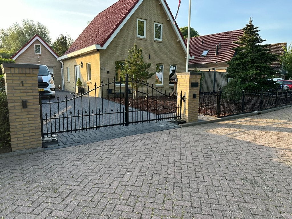 Sierpoorten hekwerk en poorten met sier vulling, Tuin en Terras, Tuinpoorten, Ophalen, Nieuw, IJzer, 200 cm of meer
