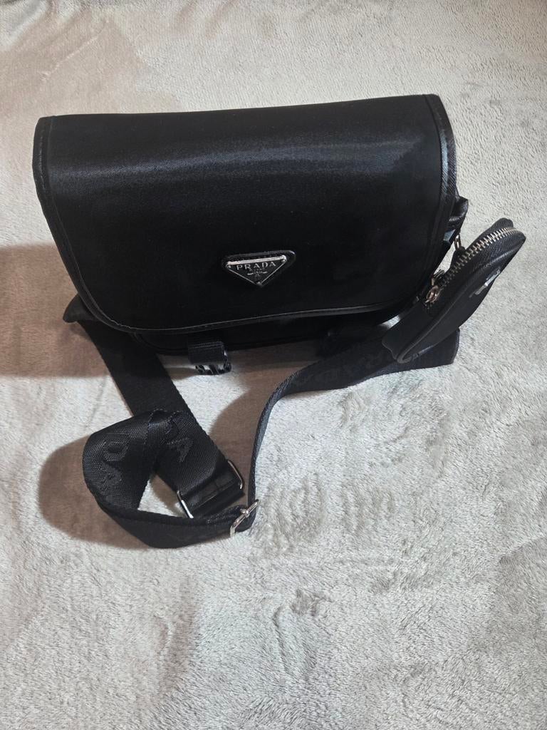 Prada schoudertas met afneembaar mini-etui, Sieraden, Tassen en Uiterlijk, Tassen | Schoudertassen, Ophalen of Verzenden, Zo goed als nieuw