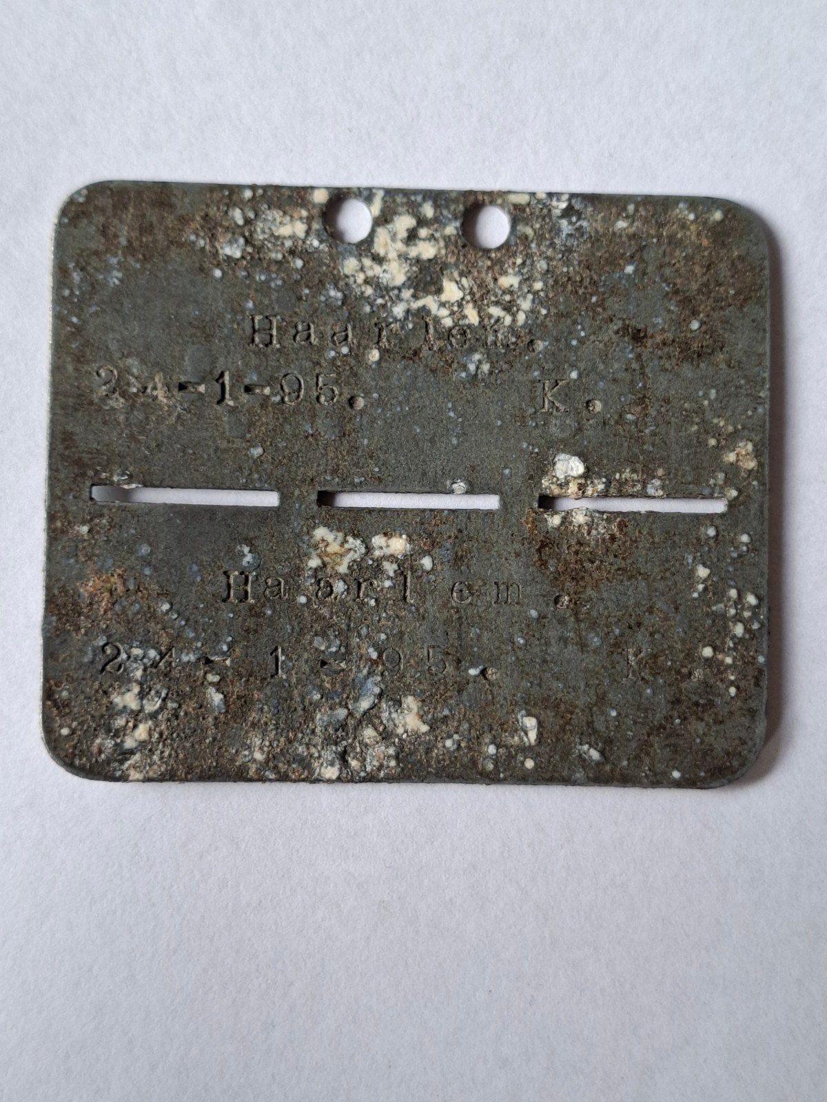 Mobilisatie Nederlands herkenningsplaatje uit Haarlem (EKM), Ophalen of Verzenden, Landmacht, Nederland, Embleem of Badge
