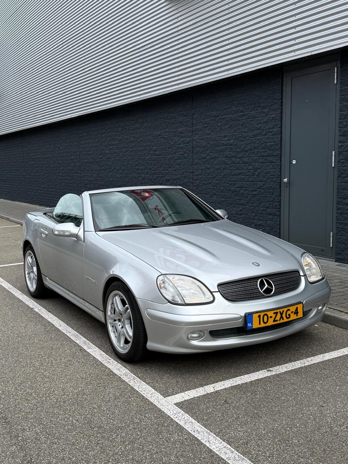 Mercedes benz SLK 200 Grijs 2002, Auto's, Automaat, 1998 cc, Achterwielaandrijving, Stoelverwarming