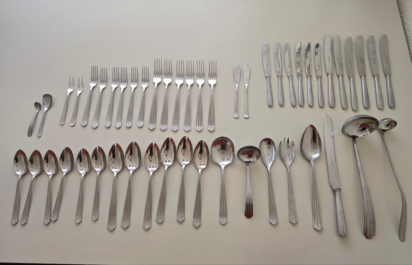 Compleet Gero Zilmeta | Gero roestvrij bestekset  model 552, Antiek en Kunst, Antiek | Bestek, Ophalen of Verzenden