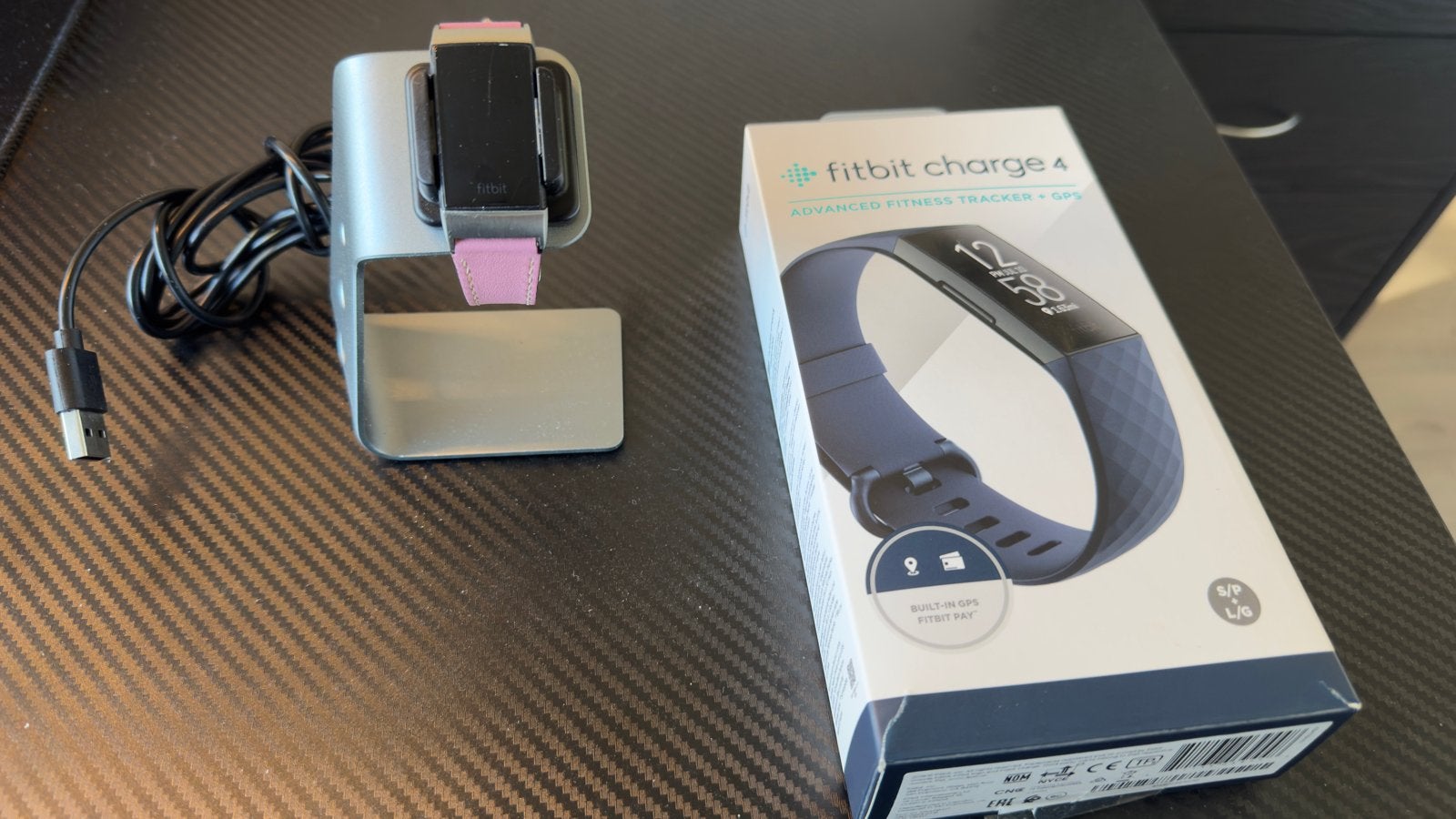 Fitbit Charge 4 met  oplaadstation, Ophalen of Verzenden, Gebruikt, Zwart, Android