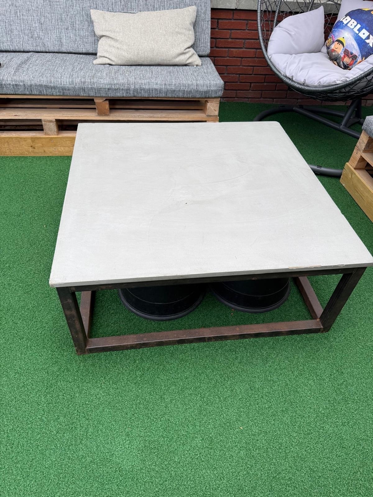 Vierkante salontafel met metalen onderstel, Huis en Inrichting, Tafels | Salontafels, Ophalen, Gebruikt, 50 tot 100 cm, 100 tot 150 cm