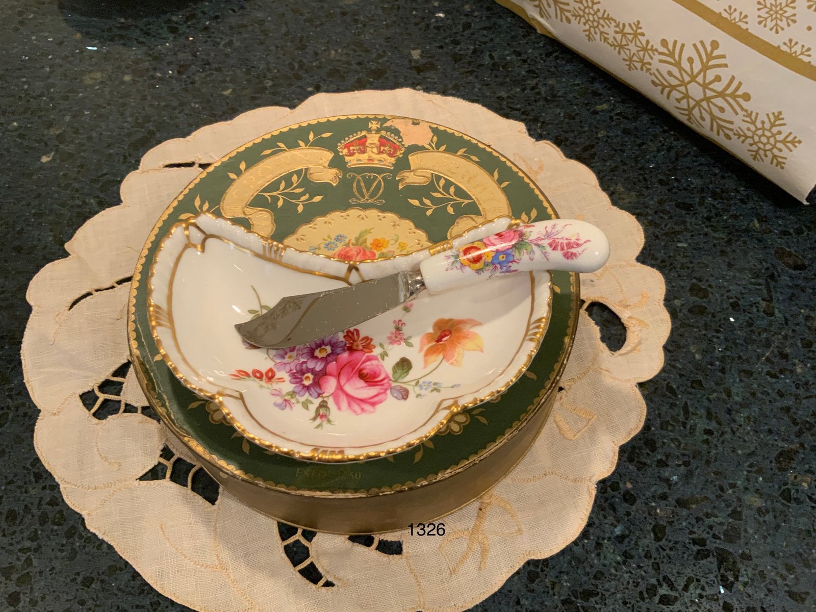 Antieke botervloot met mesje - Bloemmotief en goudkleur, Ophalen of Verzenden