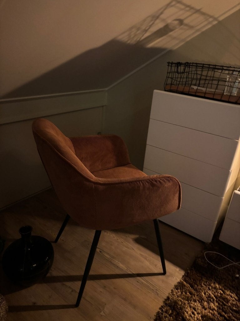 Stoel terracotta kleur, Huis en Inrichting, Stoelen, Ophalen, Bruin, Zo goed als nieuw, Gezellig modern