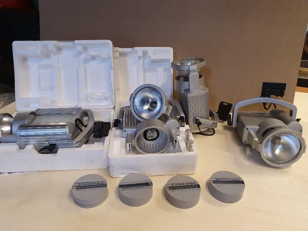 4 stuks Spots ,   3 fase rails spots, + losse houders, Ophalen, Nieuw, Metaal of Aluminium