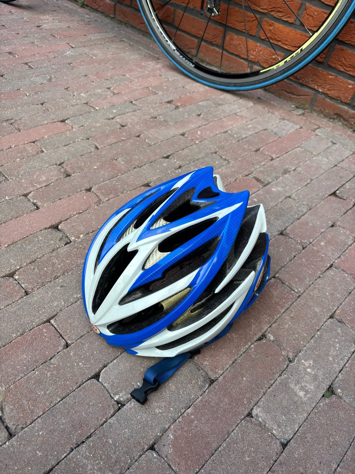Bell Volt Fietshelm - Blauw/Wit, Fietsen en Brommers, Fietsaccessoires | Fietshelmen, Ophalen, Gebruikt, Overige maten, Heer of Dame