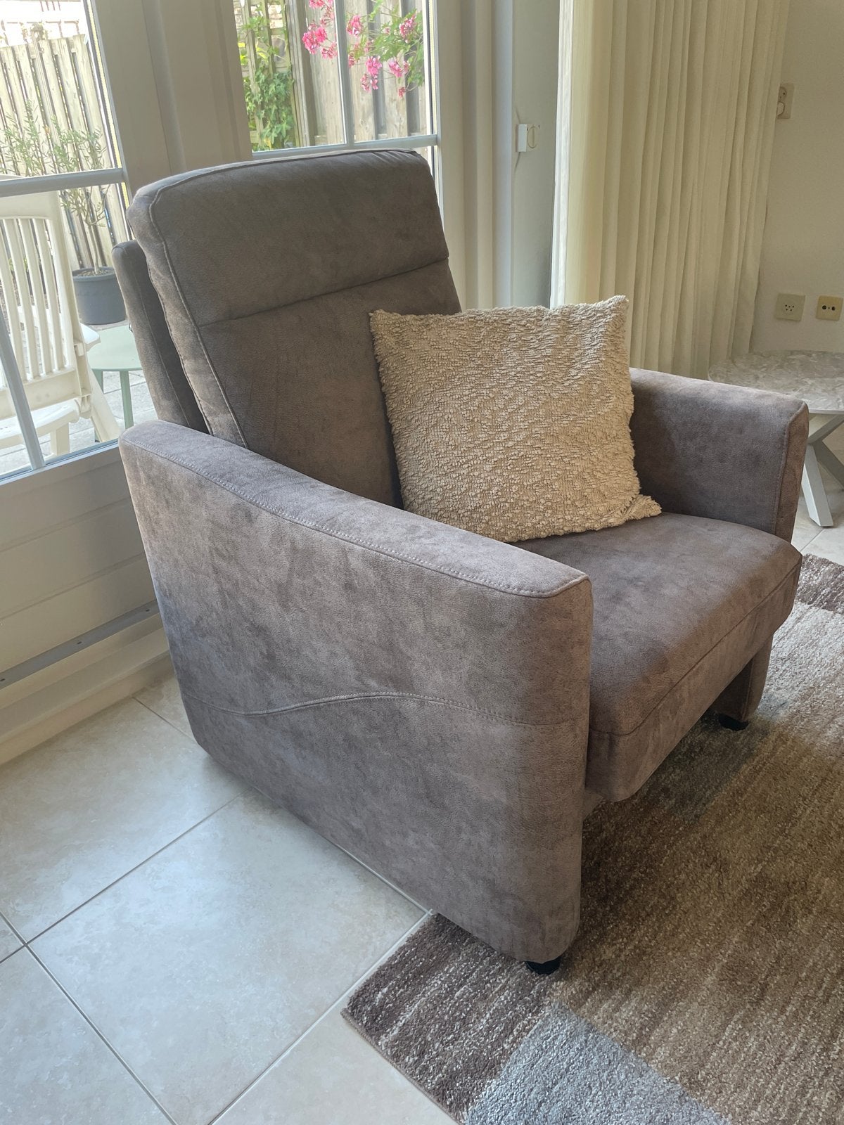 Comfortabele grijze fauteuil - Zitting 58x45cm, Rugleuning 1, Huis en Inrichting, Ophalen, Gebruikt, Overige kleuren, Klassiek