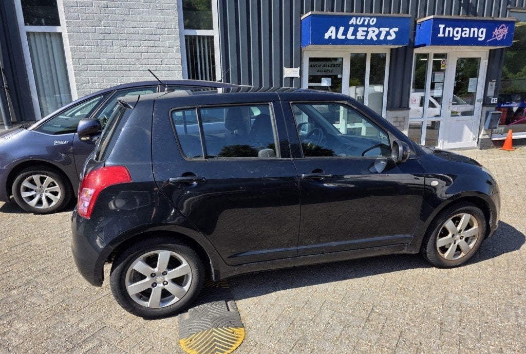 Suzuki SWIFT 1.3 SHOGUN, Auto's, Voorwielaandrijving, 400 kg, Origineel Nederlands, Bedrijf