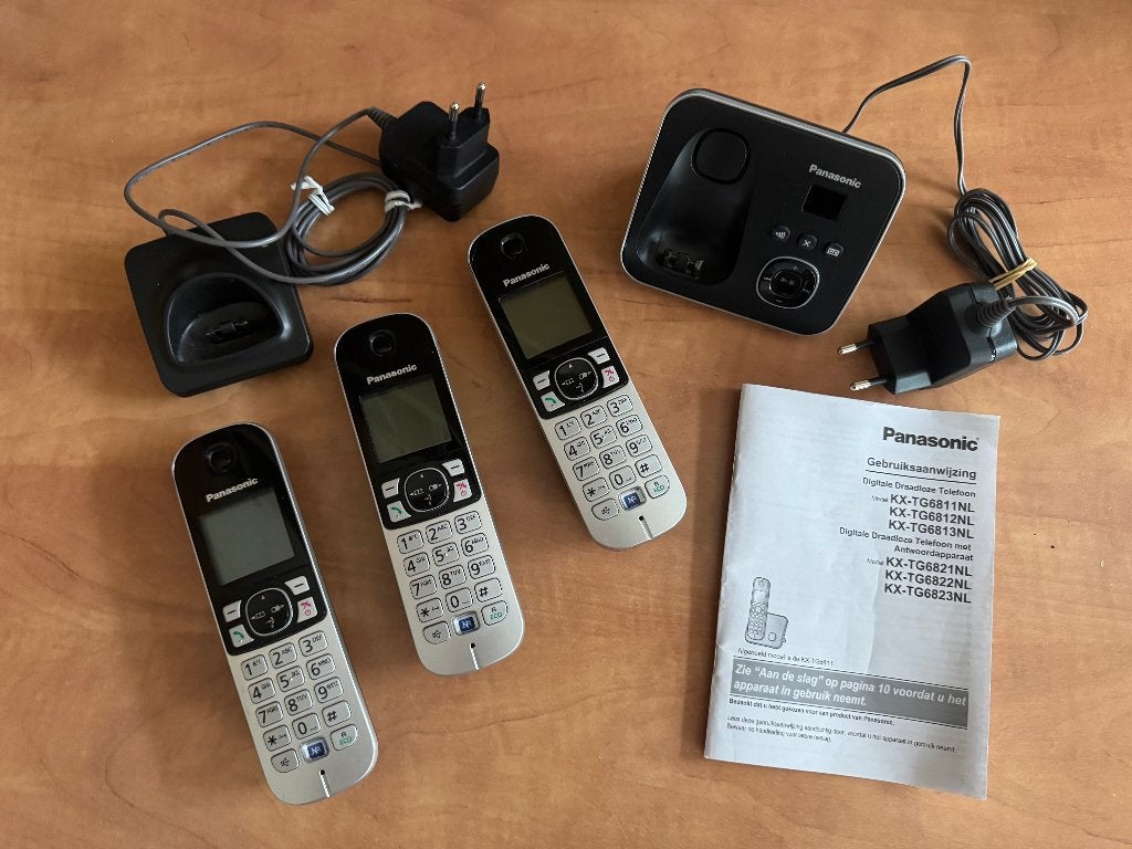 Panasonic KX-TG6823NL draadloze telefoon met lader en basis, Ophalen, Gebruikt, 3 handsets
