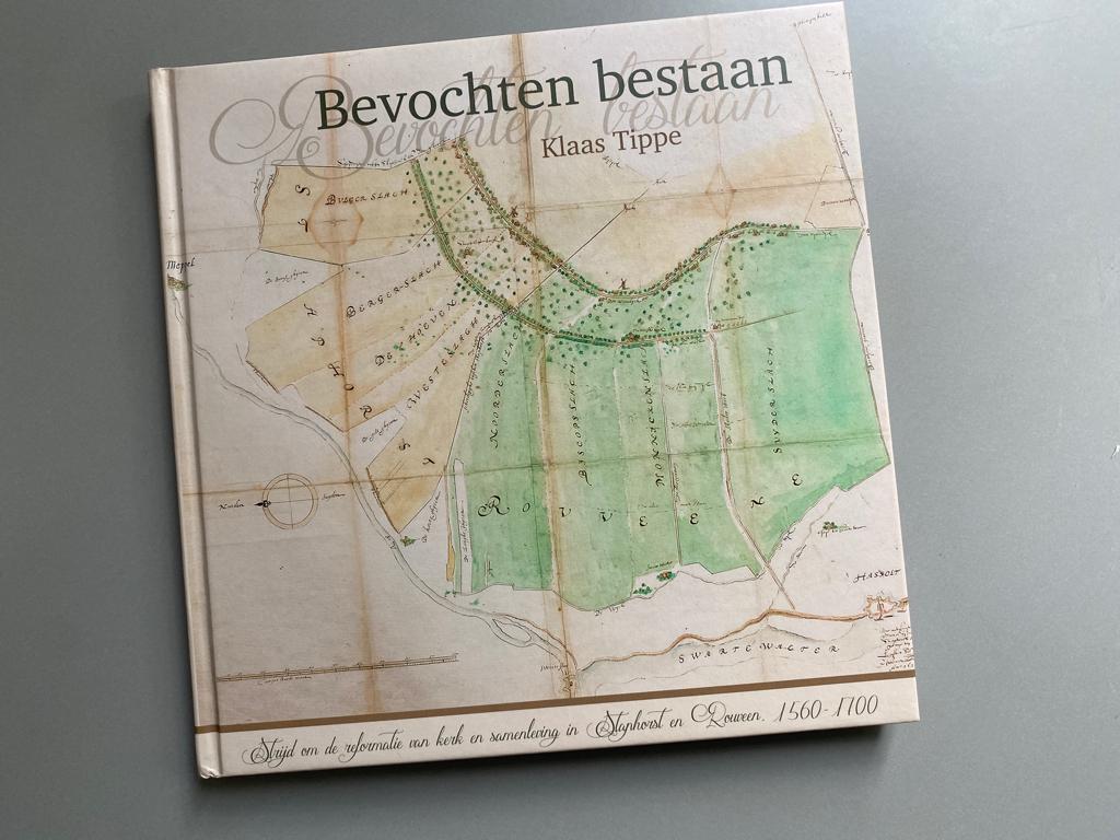 Bevochten bestaan reformatie Staphorst en Rouveen, 1560-1700, Boeken, Ophalen of Verzenden, 15e en 16e eeuw, Zo goed als nieuw