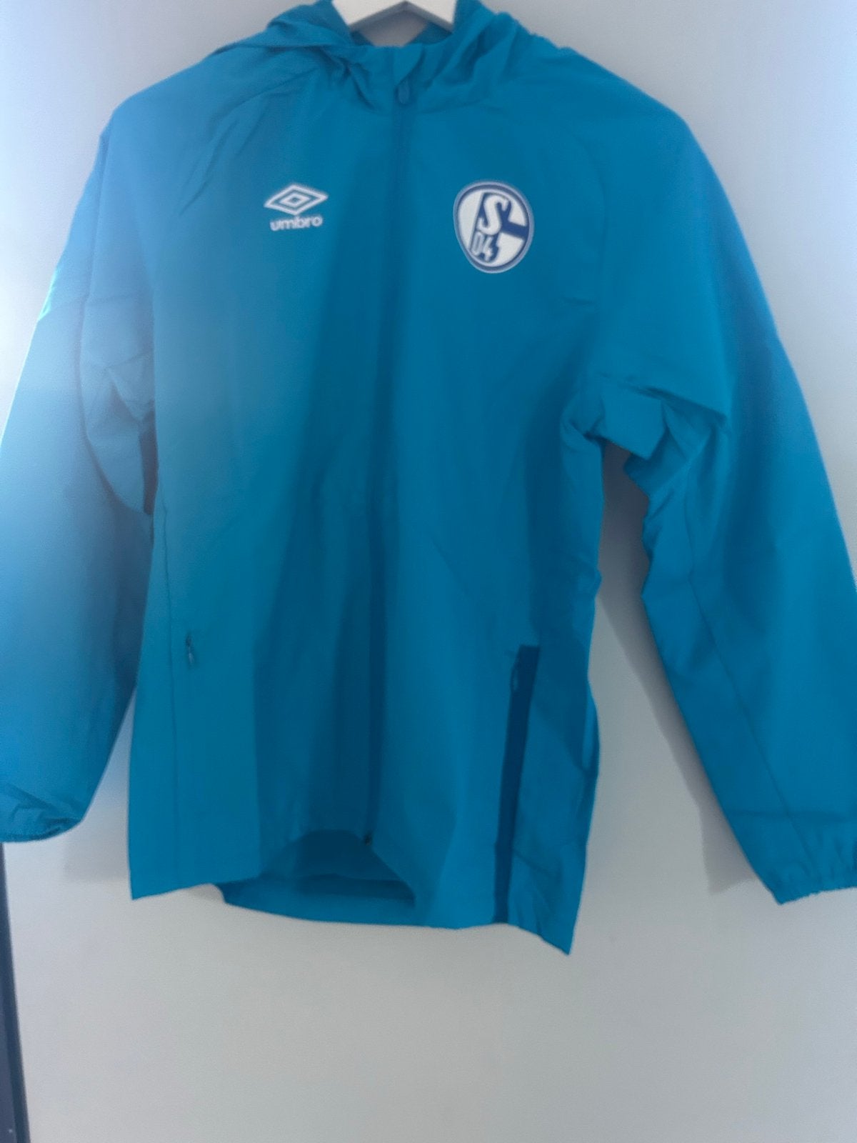 Umbro FC Schalke 04 Shower Jacket (U) - JNR - Maat 152, Ophalen of Verzenden, Nieuw, Jongen of Meisje