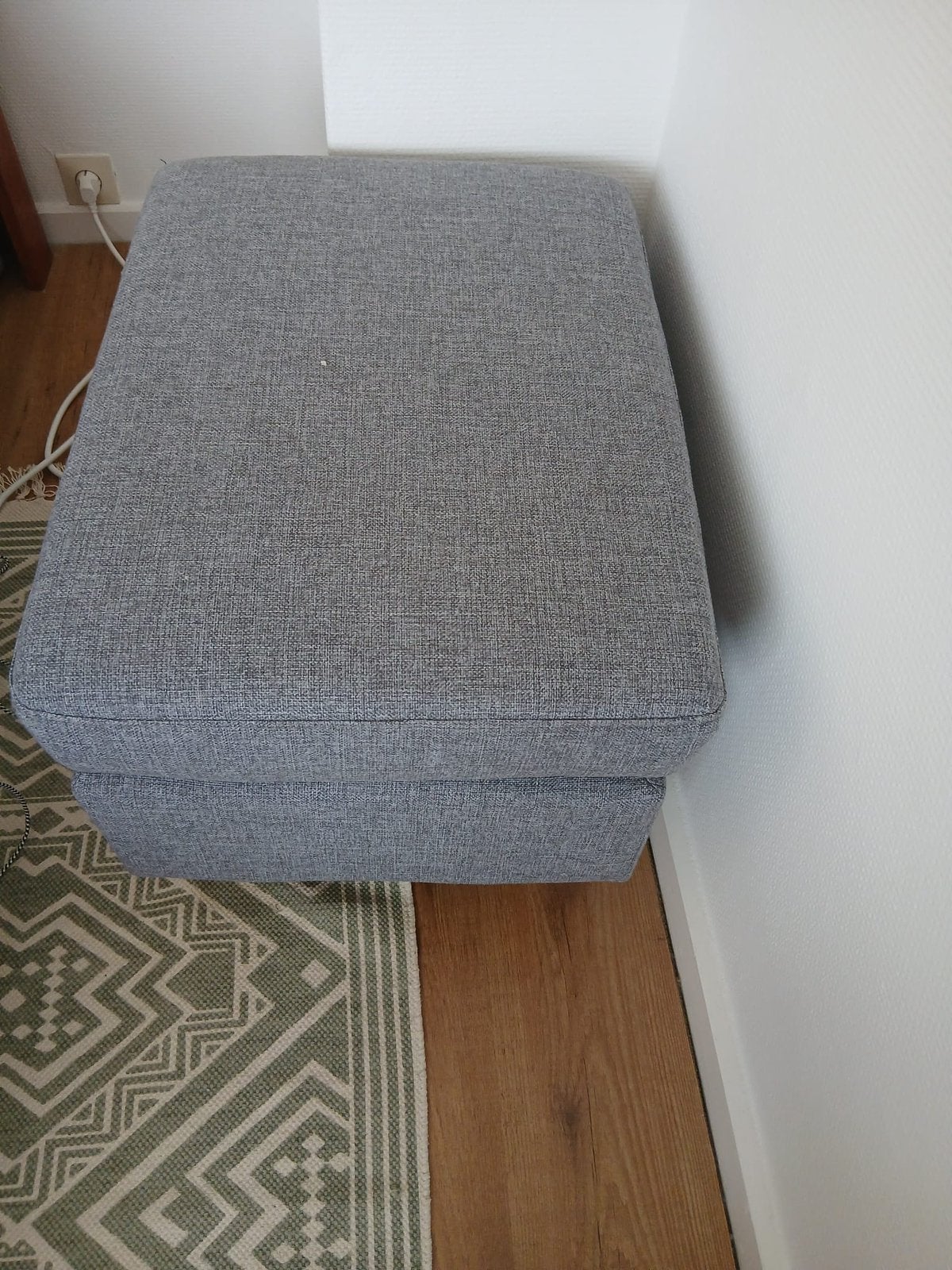 Hocker/ poef, Ophalen, Vierkant, 75 tot 100 cm, Zo goed als nieuw
