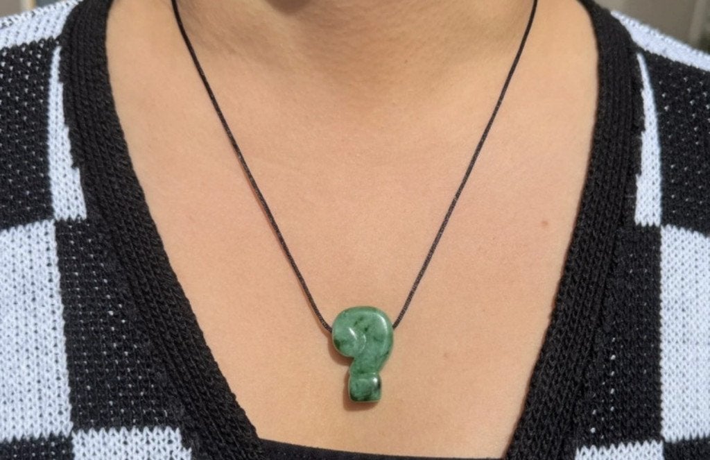 Jade ketting vraagteken, Nieuw, Ophalen of Verzenden, Steen of Mineraal, Verstelbaar