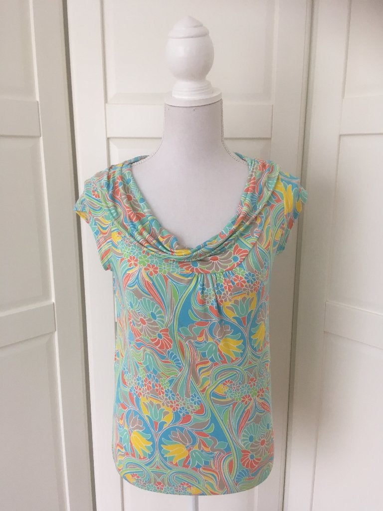 Lola & Liza zgan kleurige waterval hals print top, maat 36 S, Ophalen of Verzenden, Zo goed als nieuw, Korte mouw, Maat 36 (S)